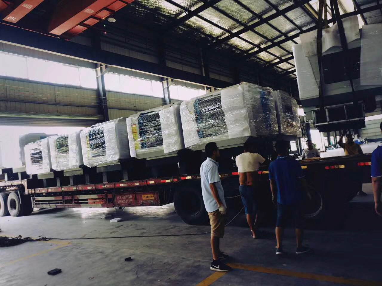 2018深雕數(shù)控迎來第二批玻璃精雕機，雙頭精雕機緊張出貨，得到客戶的高度認可。